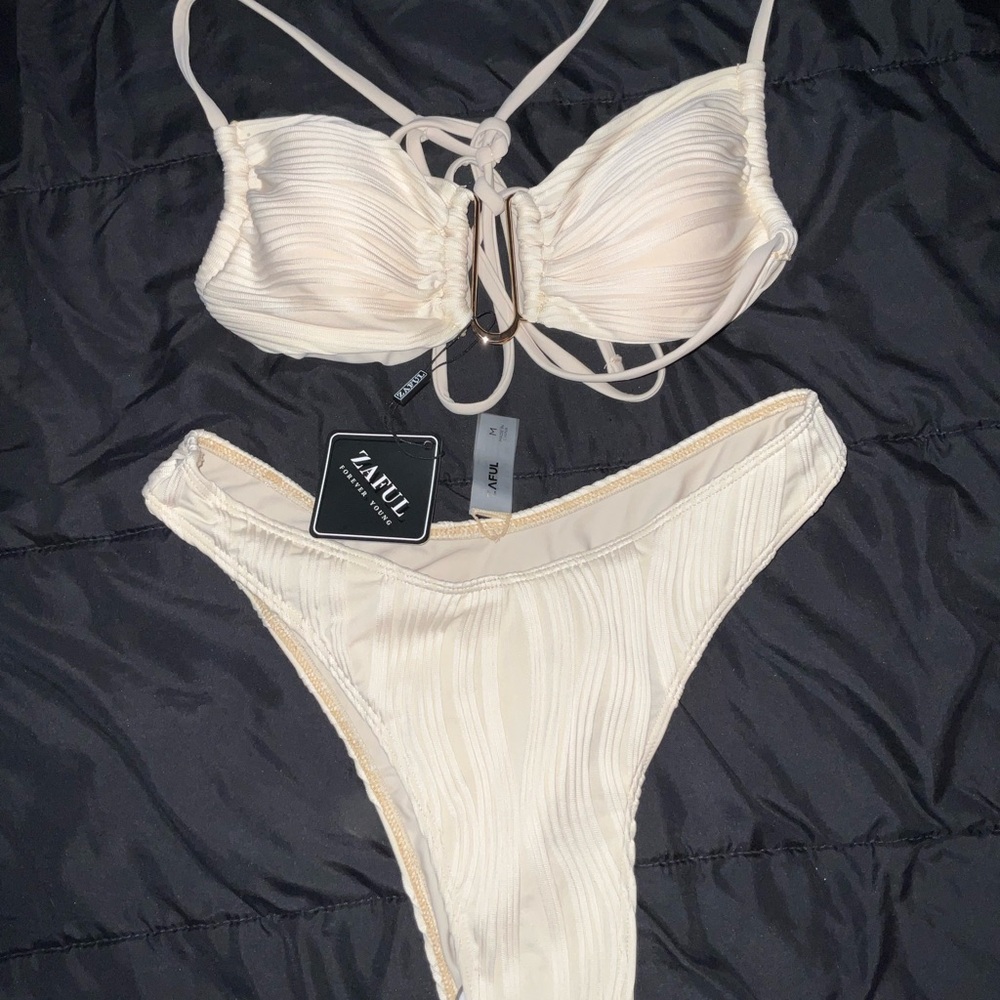 NWT Zaful Cream Swimwear Top and Matching Bottom Bikini Set Women’s Medium - Picture 4 of 5